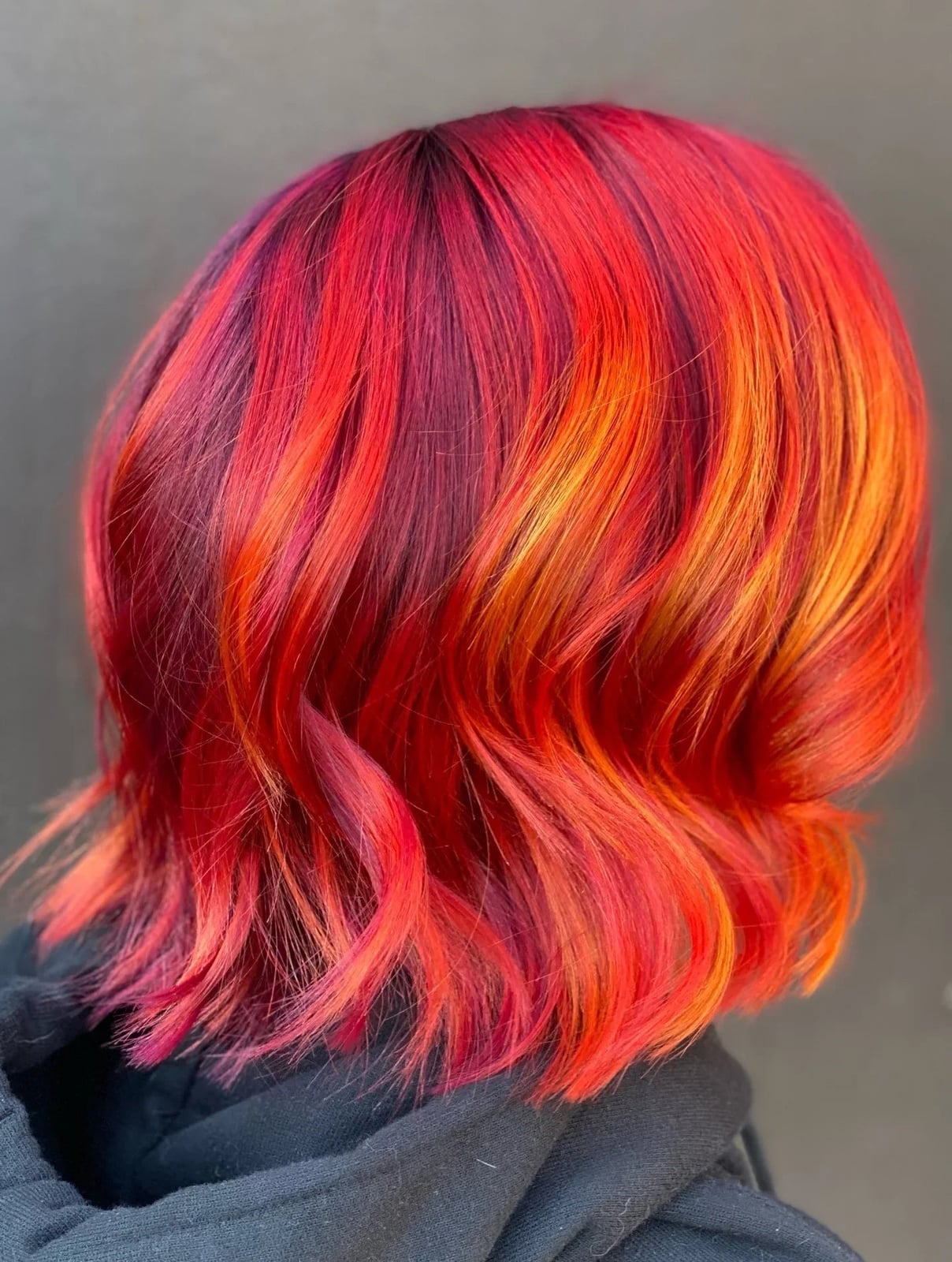 Vivid Copper Red With Yellow Highlights and Wispy Bangs Vivid Copper Red With Yellow Highlights and Wispy Bangs — Trendy Red Hair with Highlights