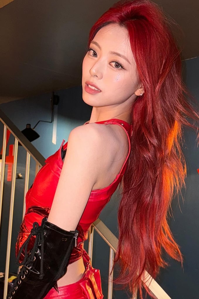 Mid-Back Vibrant Red With Darker Undertones Mid-Back Vibrant Red With Darker Undertones — Trendy Red Hairstyles