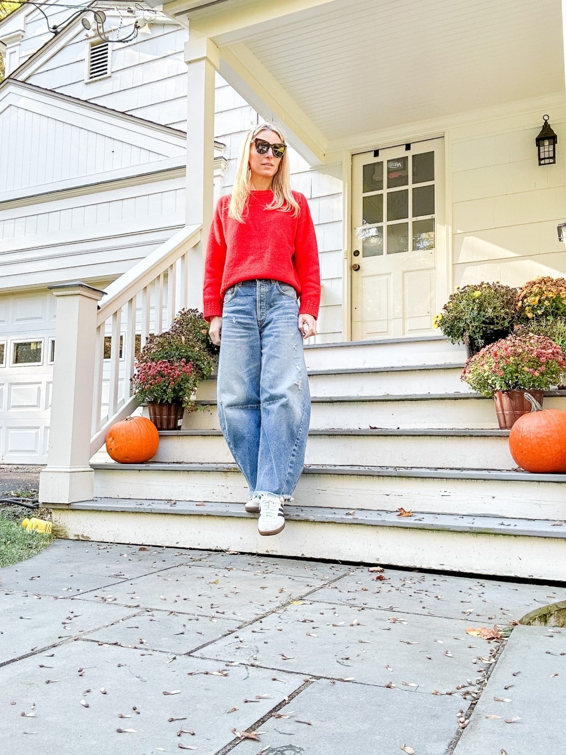 Oversized Red Crewneck Sweater with Wide-Leg Jeans Oversized Red Crewneck Sweater with Wide-Leg Jeans — Trendy Red Top Outfits