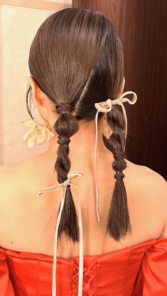 Dark Brown Dutch Braids With Beige Ribbon Bows Dark Brown Dutch Braids With Beige Ribbon Bows — Trendy Ribbon Braids