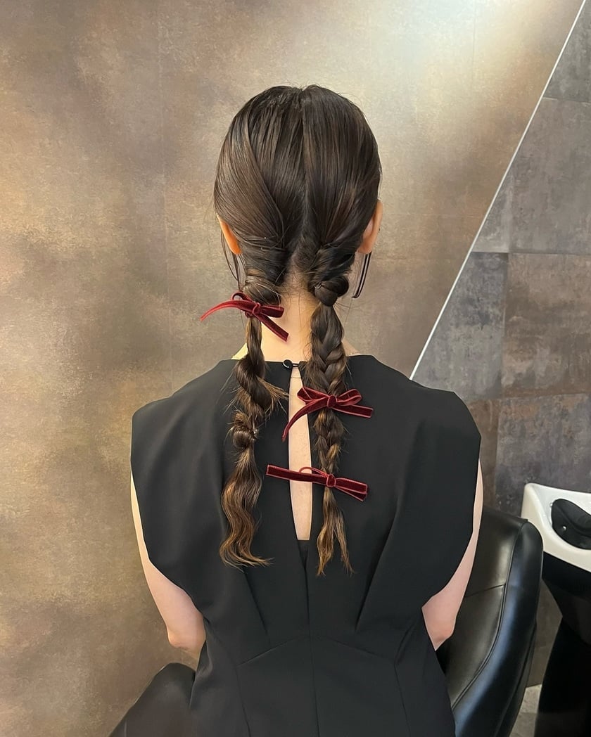Dark Brown Wavy Braids With Velvet Ribbons Dark Brown Wavy Braids With Velvet Ribbons — Trendy Ribbon Braids