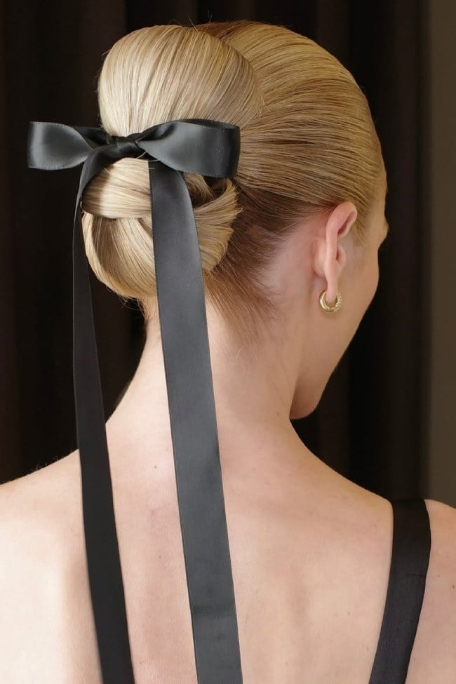 Sleek Blonde Chignon With Black Ribbon — Trendy Ribbon Hair