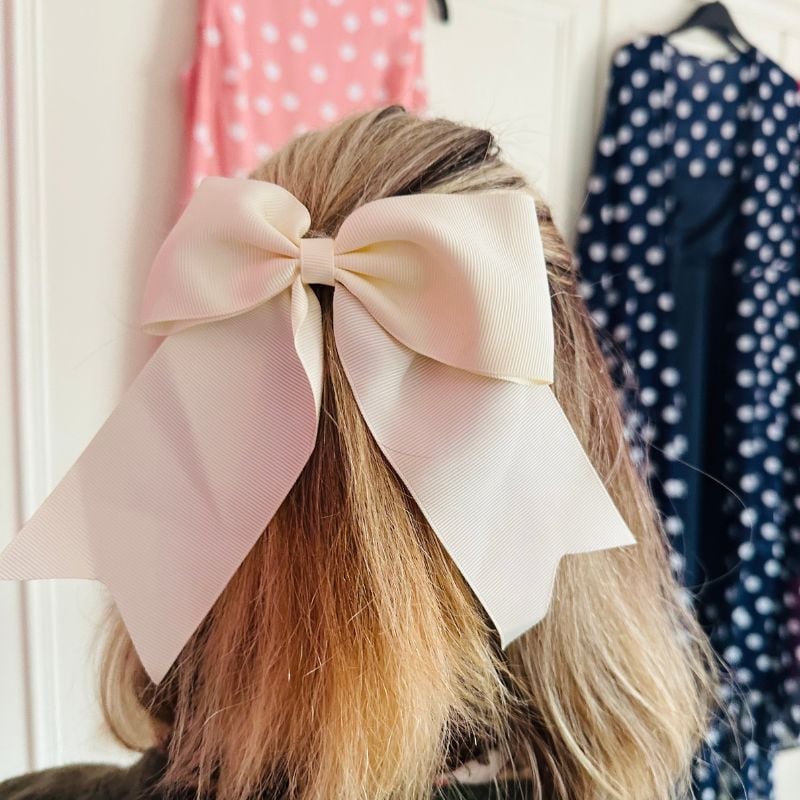 Shoulder Length Blowout With Cream Bow — Trendy Ribbon Hair
