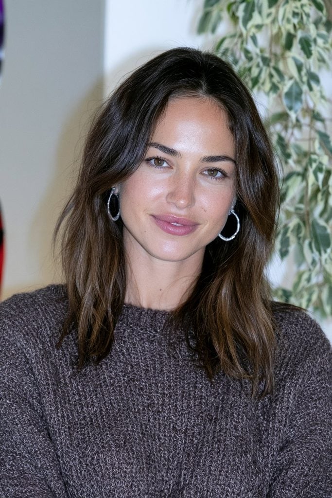 Shoulder Length Natural Brunette With Subtle Dimension — Trendy Rich Brunette