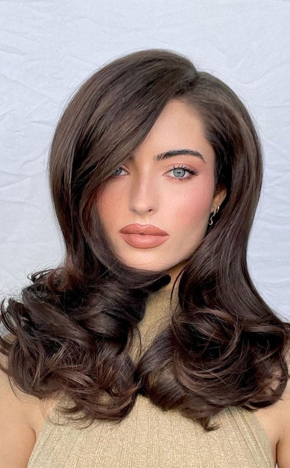 Glossy Mid-Back With Subtle Lighter Pieces — Trendy Rich Brunette