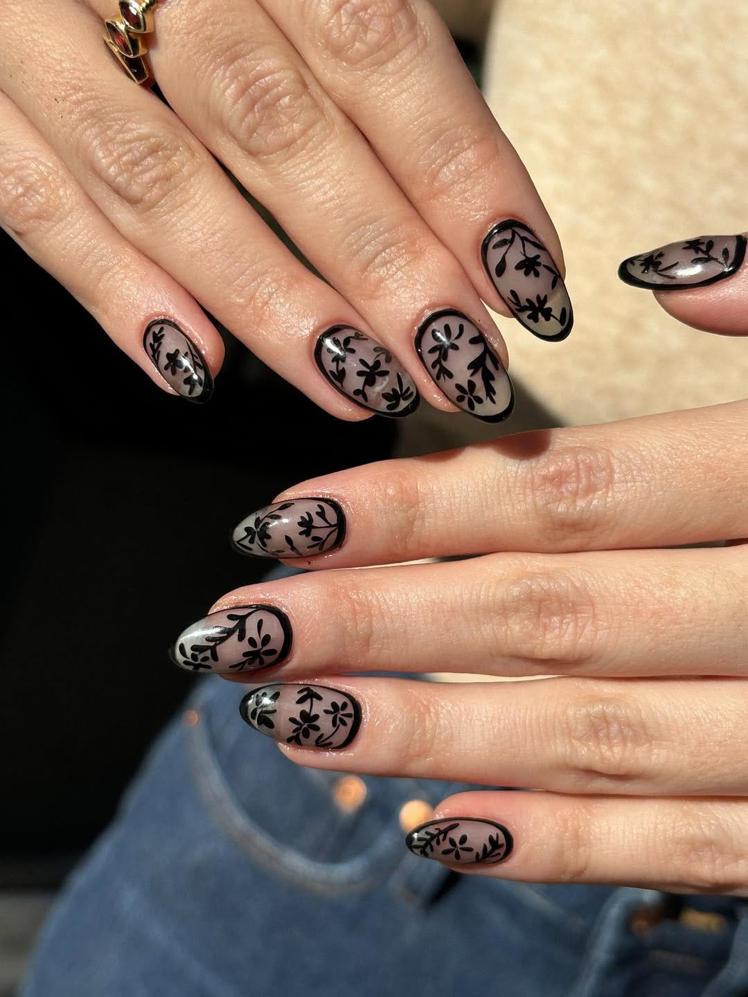 Sheer Nude Black Lace Short Oval Nails — Trendy Round Nails