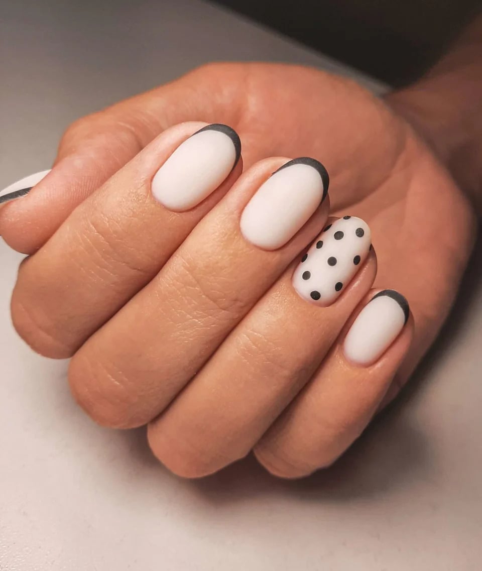 Sheer Nude Tortoiseshell French Short Almond Nails — Trendy Round Nails