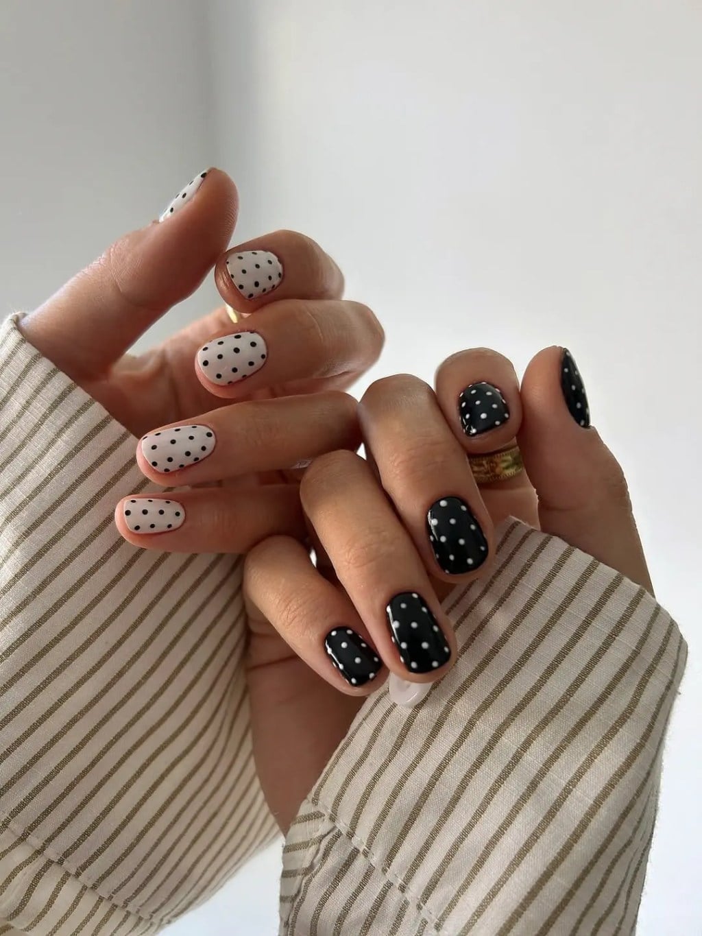 Black and White Polka Dot Short Round Nails — Trendy Round Nails