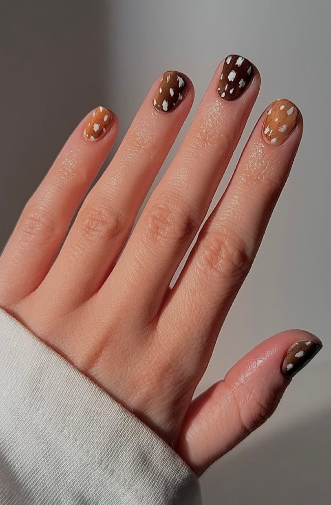 Fawn Spot Glossy Short Round Nails — Trendy Round Nails