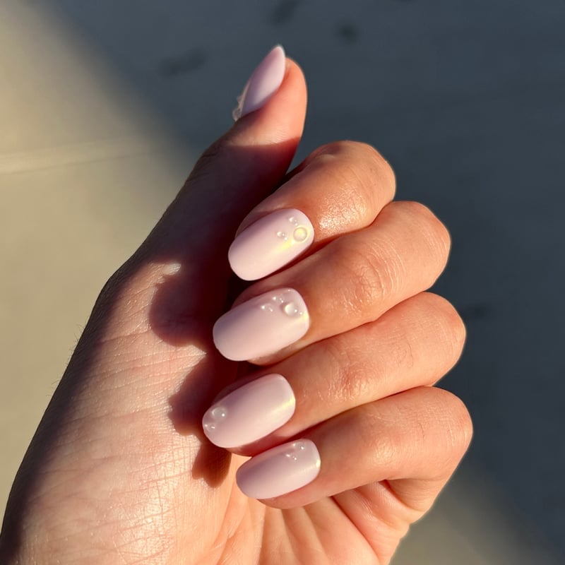Sheer Nude Star Decal Short Round Nails — Trendy Round Nails