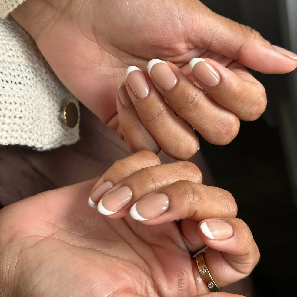 Classic White French Tip Short Round Nails — Trendy Round Nails