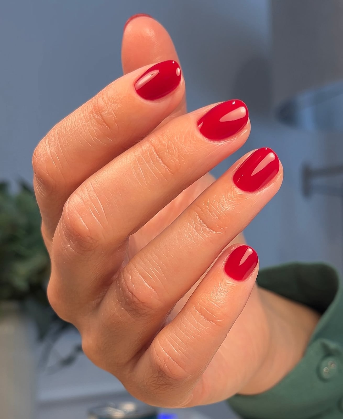 Vibrant Red High Gloss Short Round Nails — Trendy Round Nails