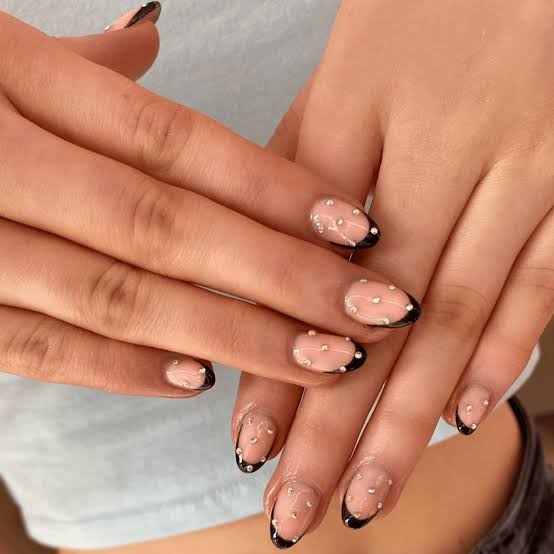 Short Oval Nude Black French Rhinestone Nails Short Oval Nude Black French Rhinestone Nails — Trendy Short Acrylic Nails