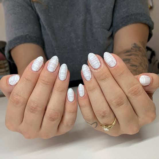 Short Oval White White Grid Nails Short Oval White White Grid Nails — Trendy Short Acrylic Nails