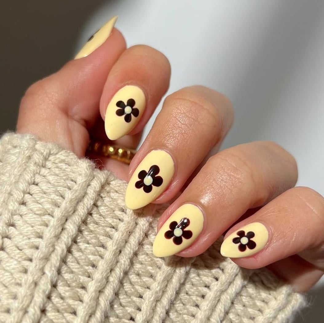 Short Almond Pale Yellow Flower Nails Short Almond Pale Yellow Flower Nails — Trendy Short Acrylic Nails