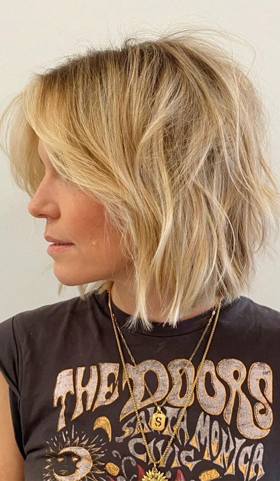 Blonde Collarbone Bob With Loose Waves Blonde Collarbone Bob With Loose Waves — Trendy Short Bob