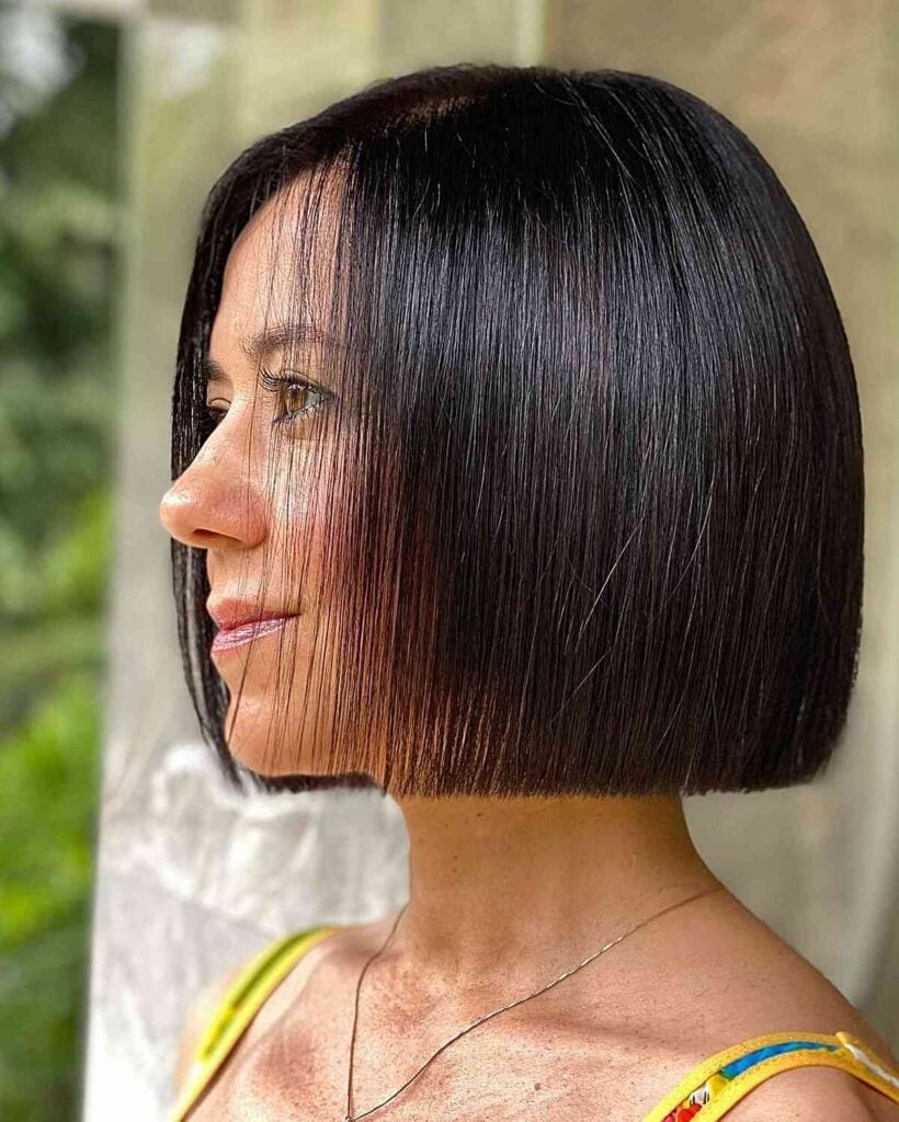 Jet Black Blunt Bob With Glossy Finish Jet Black Blunt Bob With Glossy Finish — Trendy Short Bob