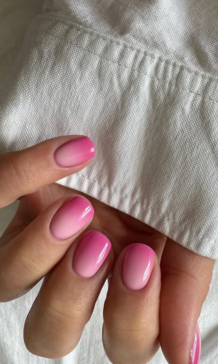 Pink to Light Pink Ombre Short Round Nails Pink to Light Pink Ombre Short Round Nails — Trendy Short Gel Nails