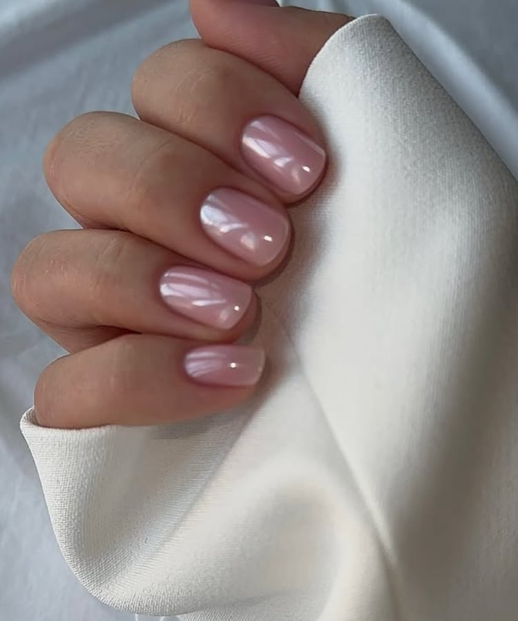 Sheer Pink Chrome Accent Short Square Nails Sheer Pink Chrome Accent Short Square Nails — Trendy Short Gel Nails