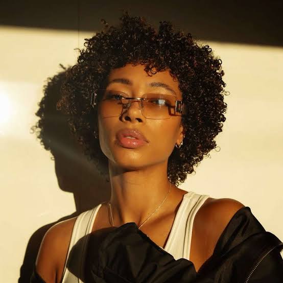 Collarbone Shag With Honey Balayage Collarbone Shag With Honey Balayage — Trendy Short Natural Hairstyles