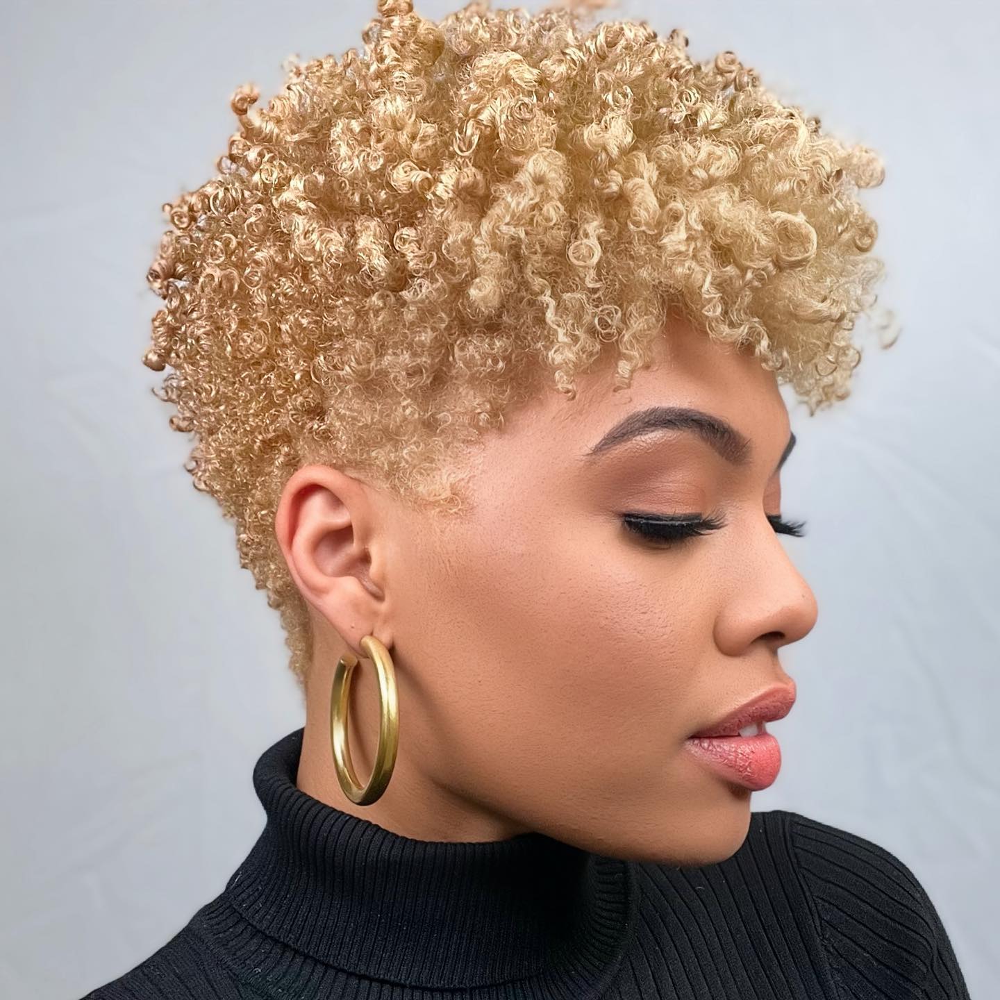 Vibrant Blonde Short Curly Cut Vibrant Blonde Short Curly Cut — Trendy Short Natural Hairstyles