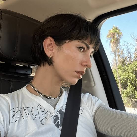 Dark Brown Wavy Shag With Curtain Bangs Dark Brown Wavy Shag With Curtain Bangs — Trendy Short Natural Hairstyles