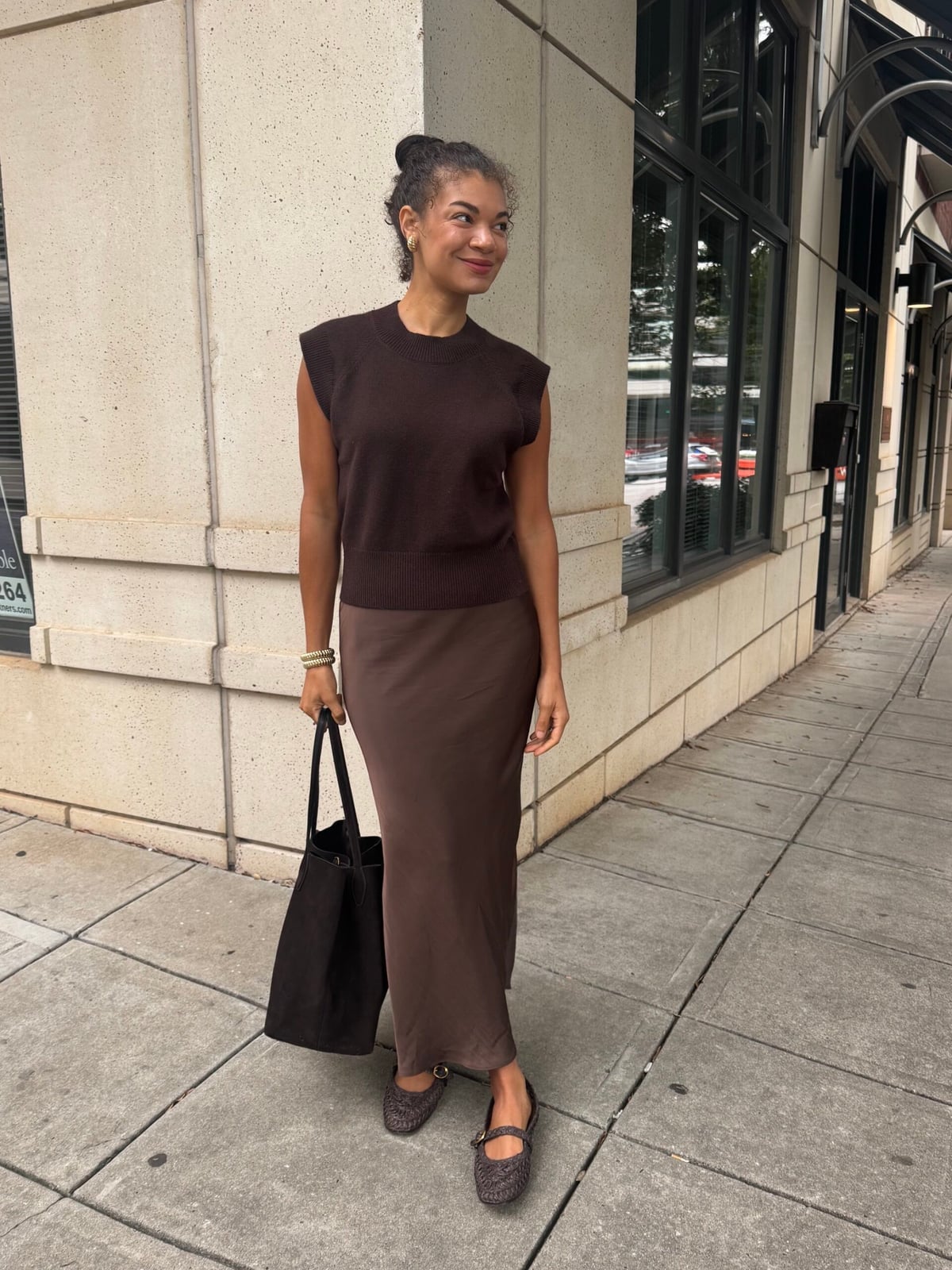 Monochromatic Brown Knit And Silk Blend Outfit Monochromatic Brown Knit And Silk Blend Outfit — Trendy Shoulder Bag Outfits