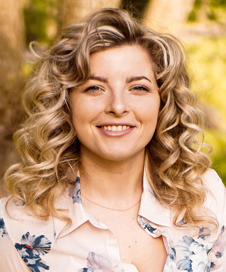 Fine Wavy Hair With Honey Blonde Highlights — Trendy Shoulder Length Curly Hair