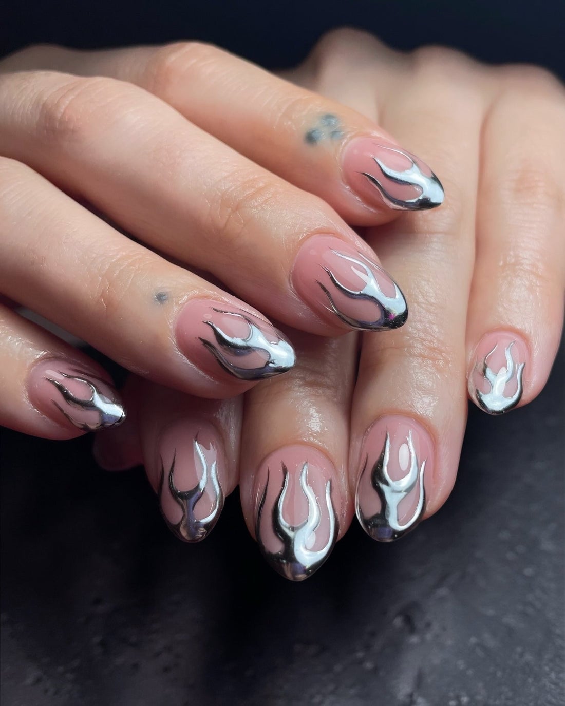 Sheer Pink Almond Nails With Silver Chrome Flames Sheer Pink Almond Nails With Silver Chrome Flames — Trendy Silver Chrome Nails