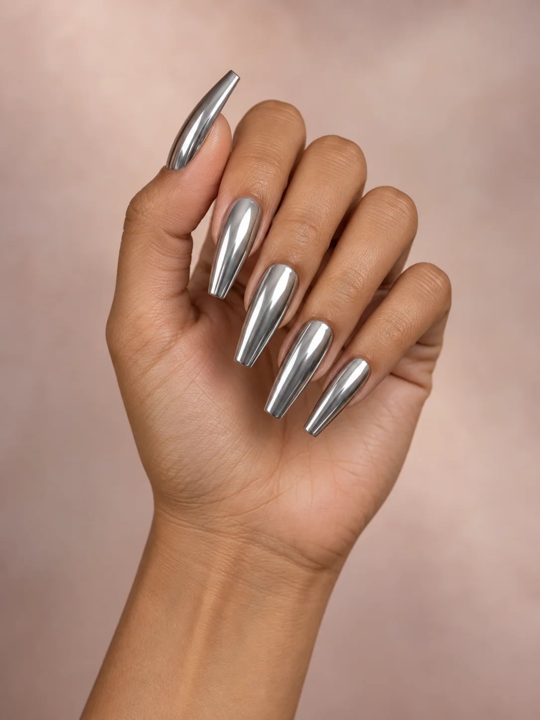 Long Coffin Nails With Mirror Silver Chrome Long Coffin Nails With Mirror Silver Chrome — Trendy Silver Chrome Nails