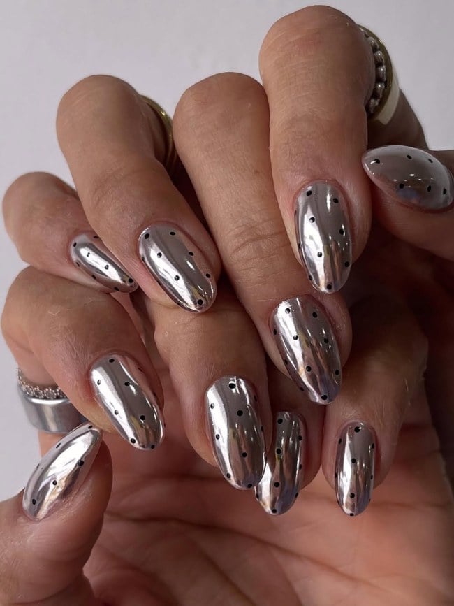 Medium Oval Nails With Chrome Polka Dots Medium Oval Nails With Chrome Polka Dots — Trendy Silver Chrome Nails
