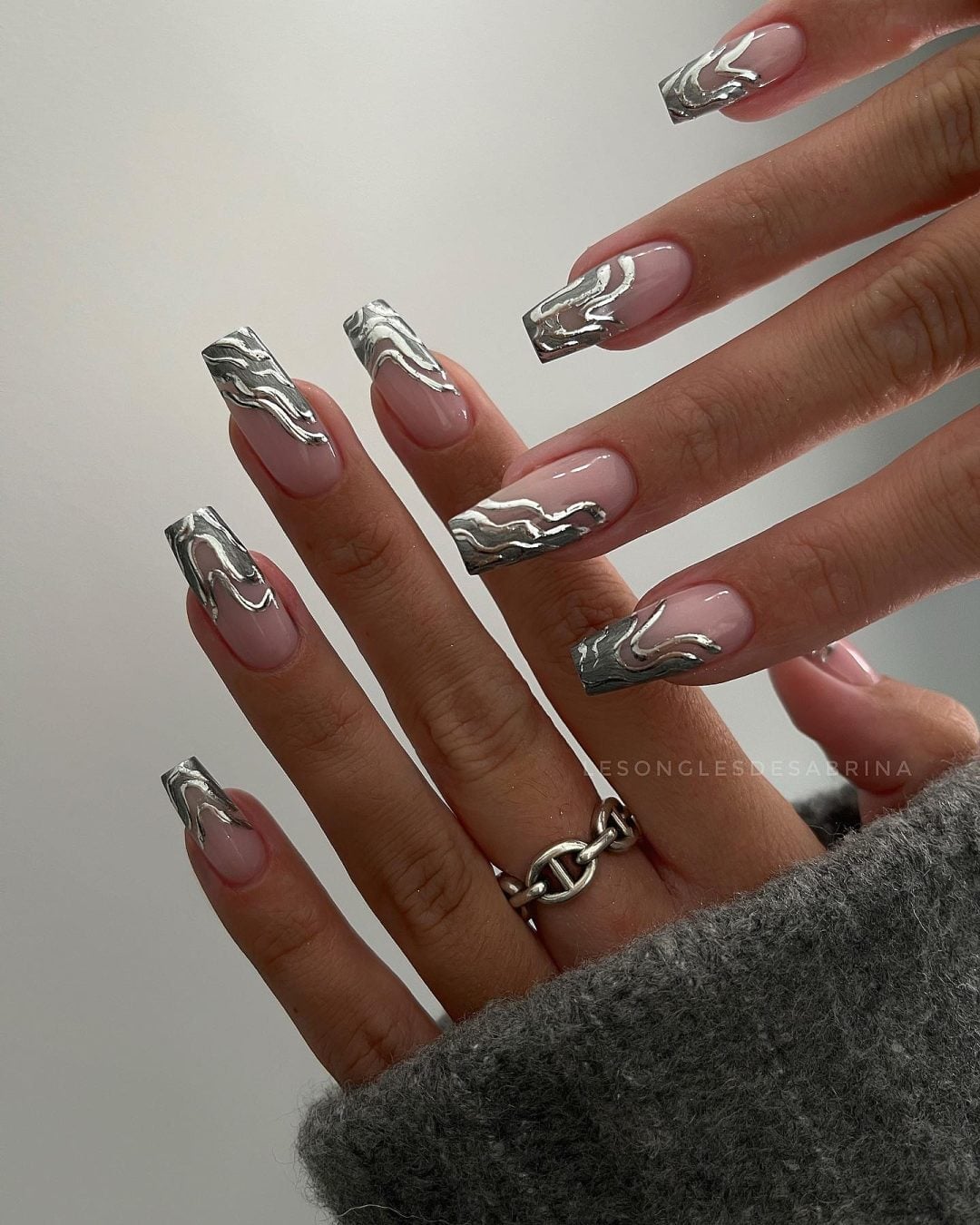 Classic Silver Mirror Chrome Oval Nails Classic Silver Mirror Chrome Oval Nails — Trendy Silver Chrome Nails