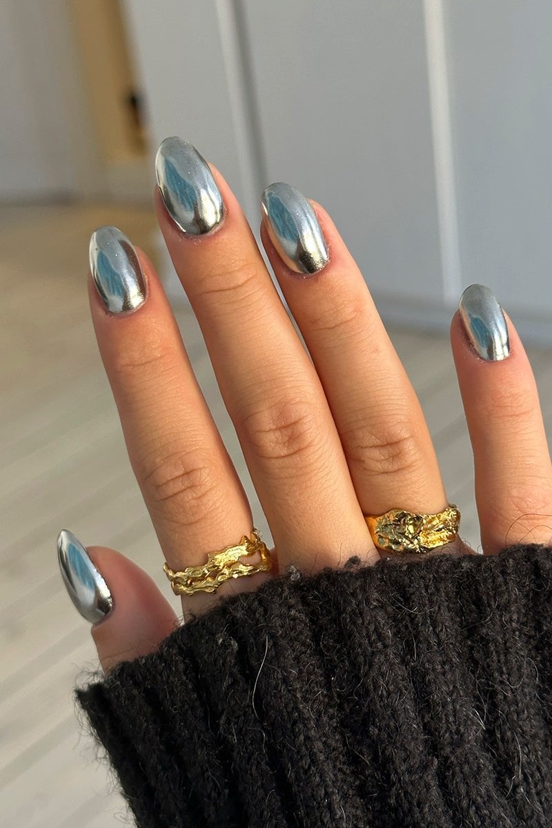 Brilliant Silver Mirror Chrome Oval Nails Brilliant Silver Mirror Chrome Oval Nails — Trendy Silver Chrome Nails