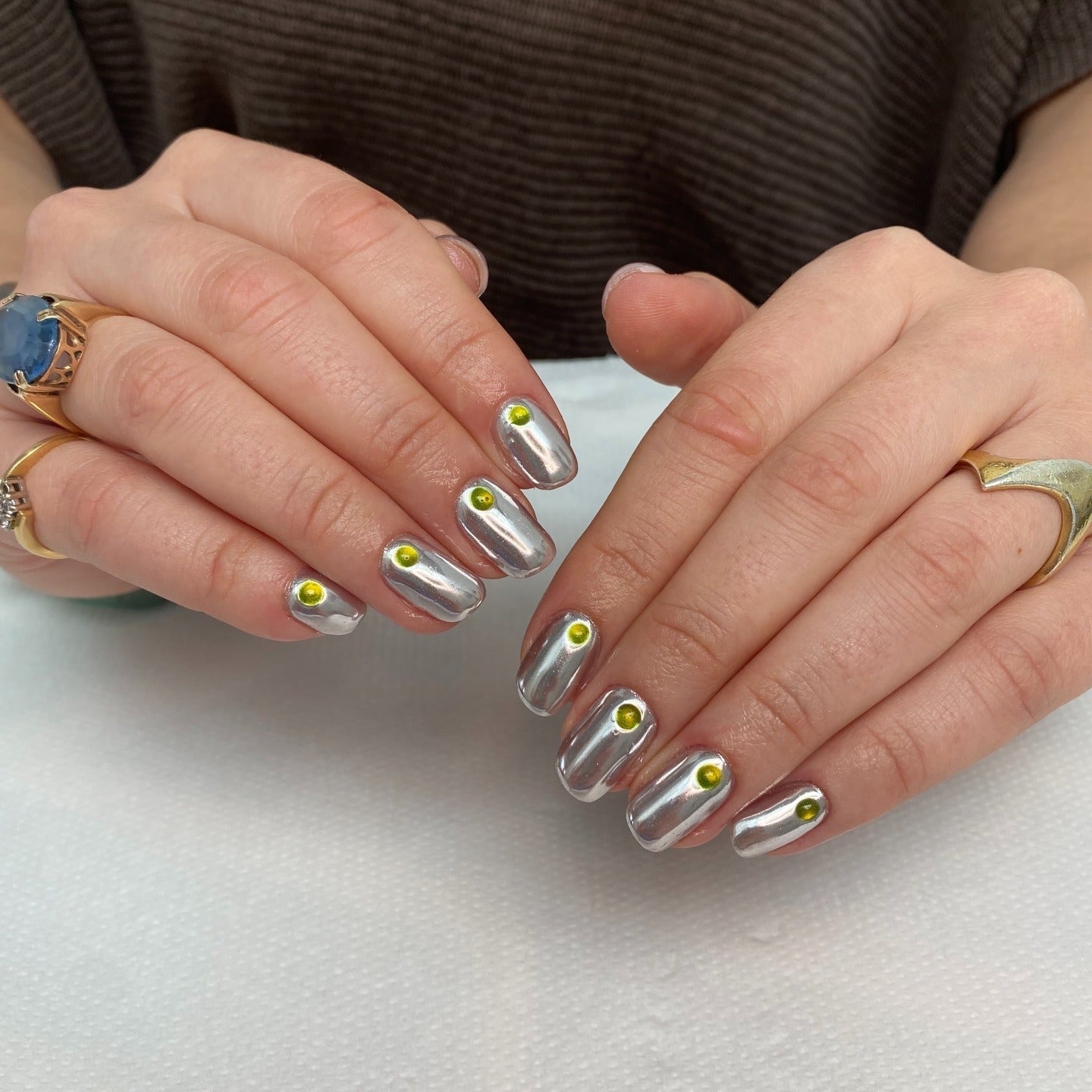 Long Stiletto Nails With High-Shine Silver Chrome Long Stiletto Nails With High-Shine Silver Chrome — Trendy Silver Chrome Nails