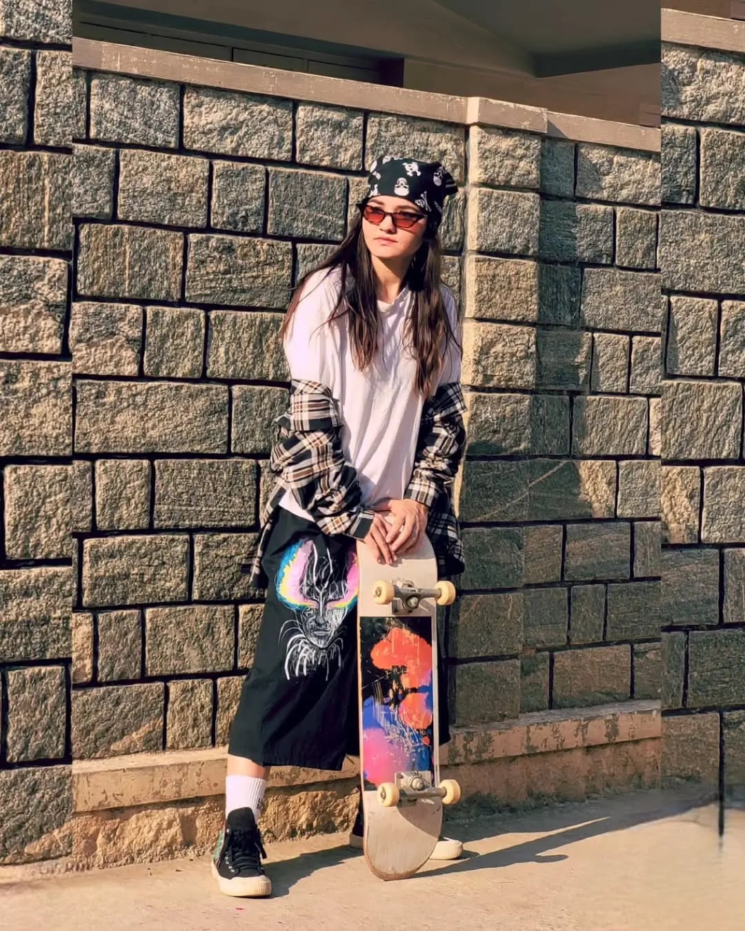 Plaid Overshirt with Graphic Skirt and High-Top, Close-Up Take Plaid Overshirt with Graphic Skirt and High-Top, Close-Up Take — Trendy Skater Outfits