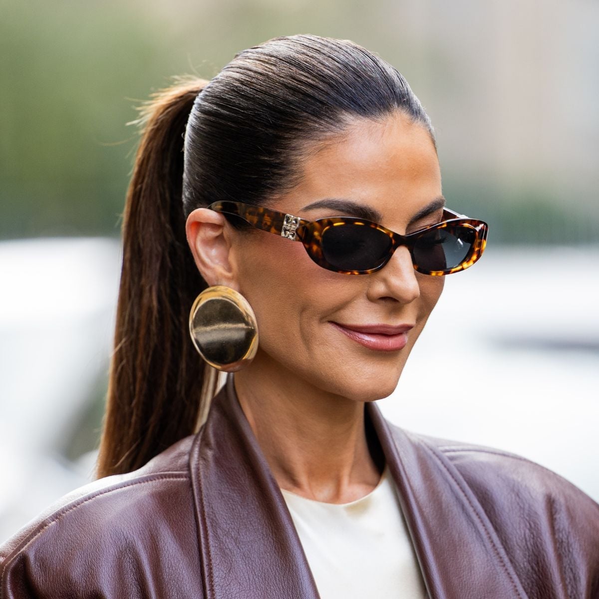 High Sleek Ponytail Shoulder Length High Sleek Ponytail Shoulder Length — Trendy Sleek Hairstyles