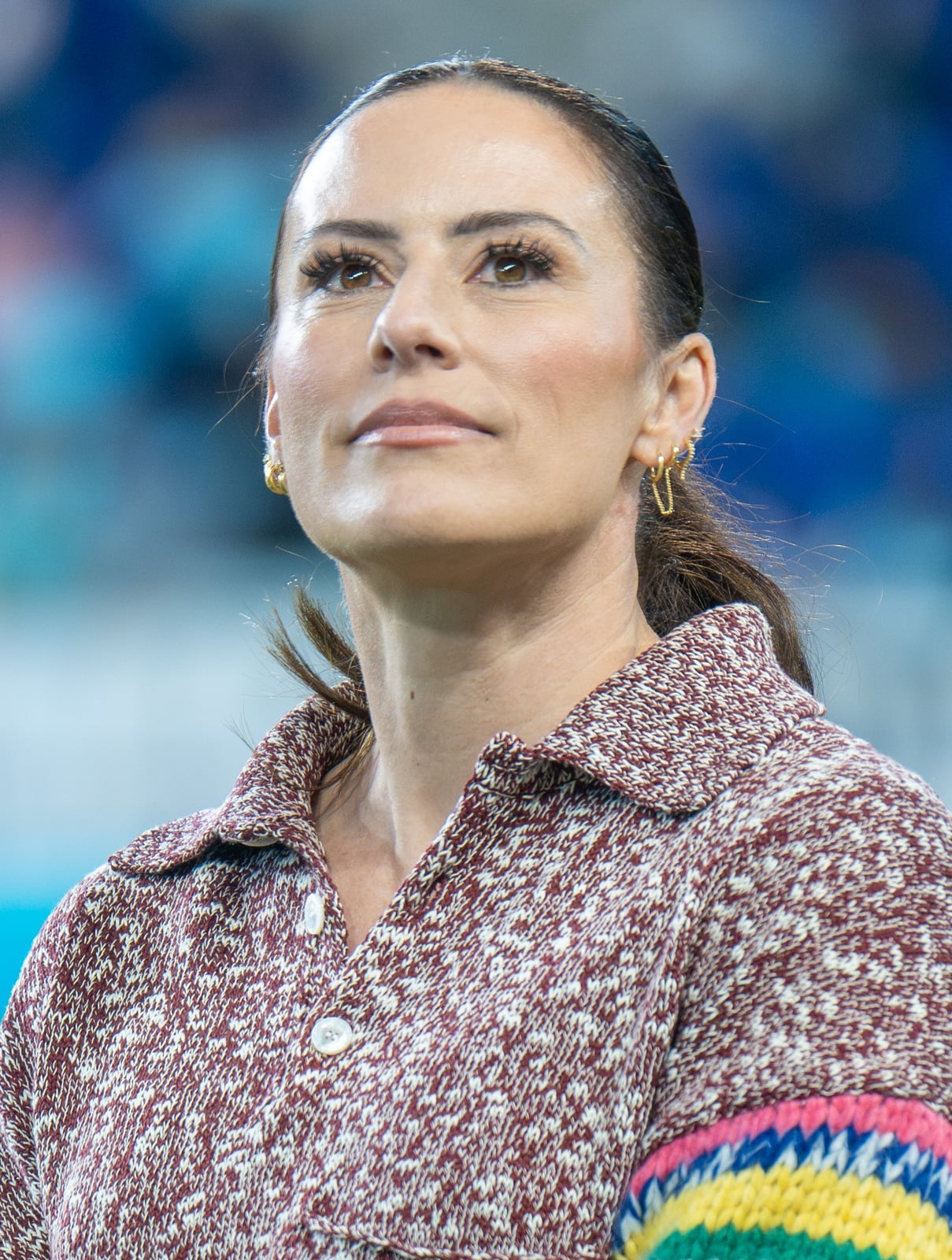 Chin Length Pulled Back Straight Thick Hair Chin Length Pulled Back Straight Thick Hair — Trendy Soccer Hair