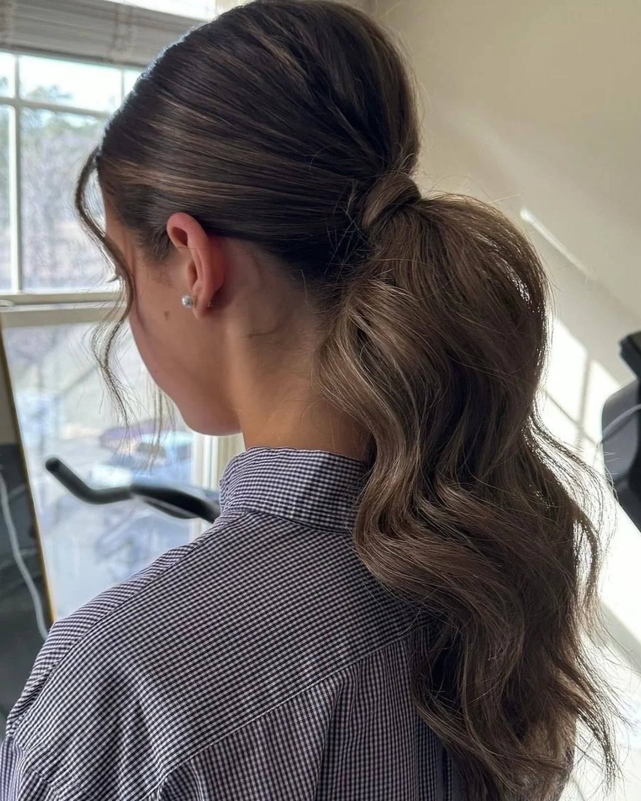 High Ponytail Wavy Medium Brown — Trendy Sports Hair