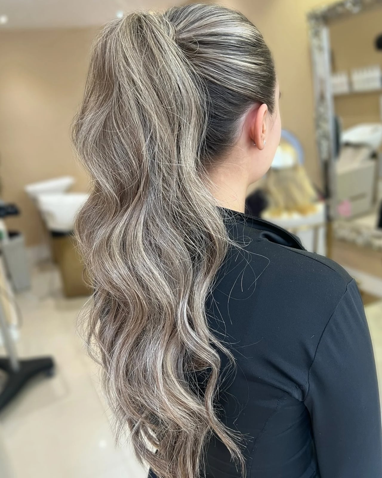 Wavy Ponytail Ash Blonde Highlights — Trendy Sports Hair