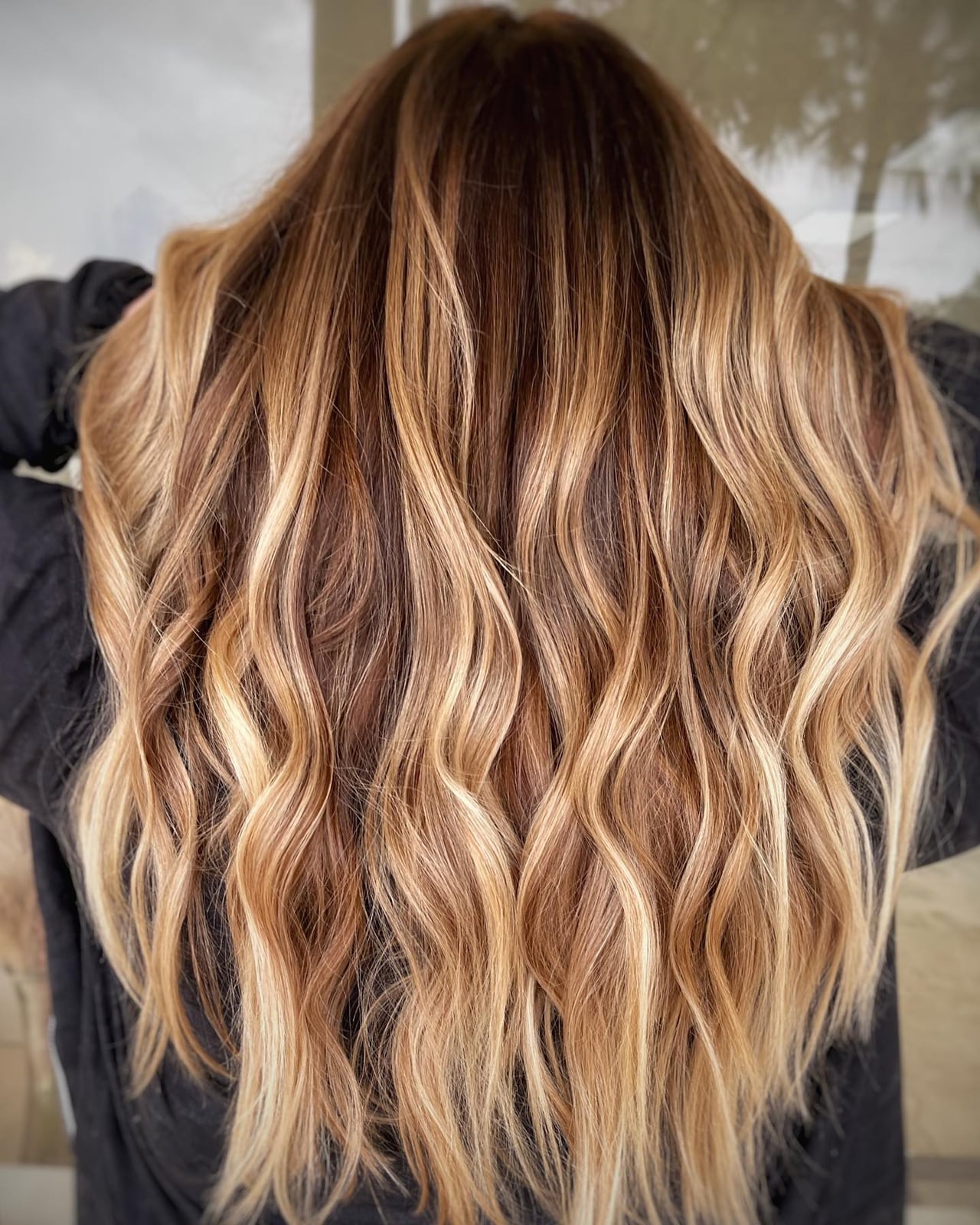 Mid-Back Dimensional Strawberry Blonde With Root Shadow — Trendy Strawberry Blonde