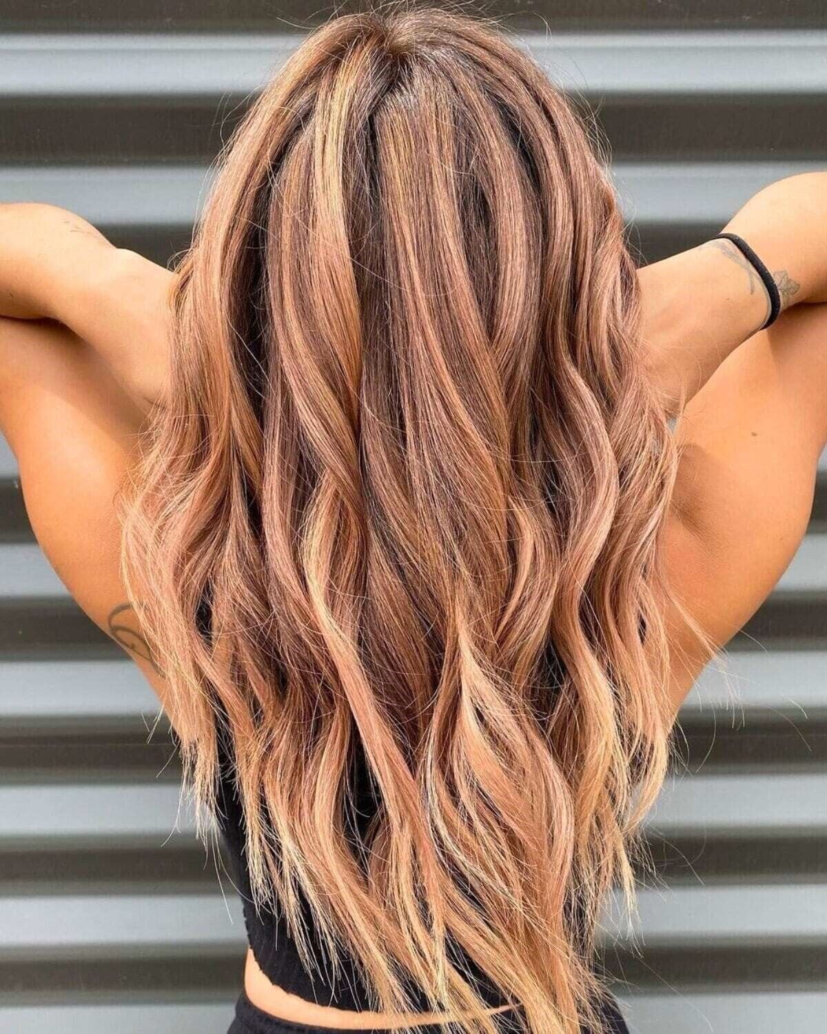 Mid-Back Strawberry Blonde Balayage With Waves — Trendy Strawberry Blonde