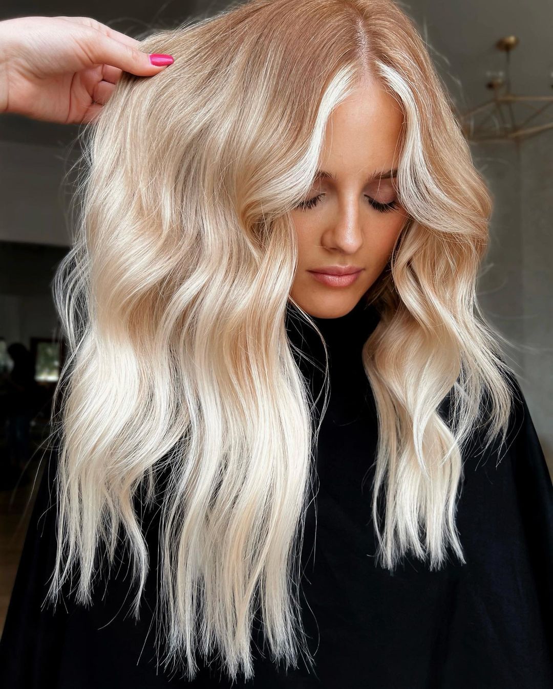Mid-Back Light Strawberry Blonde With Face-Framing Bangs — Trendy Strawberry Blonde
