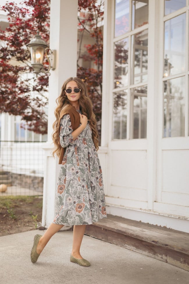 Floral Print Midi Dress with Brown Cardigan Floral Print Midi Dress with Brown Cardigan — Trendy Styling Dress