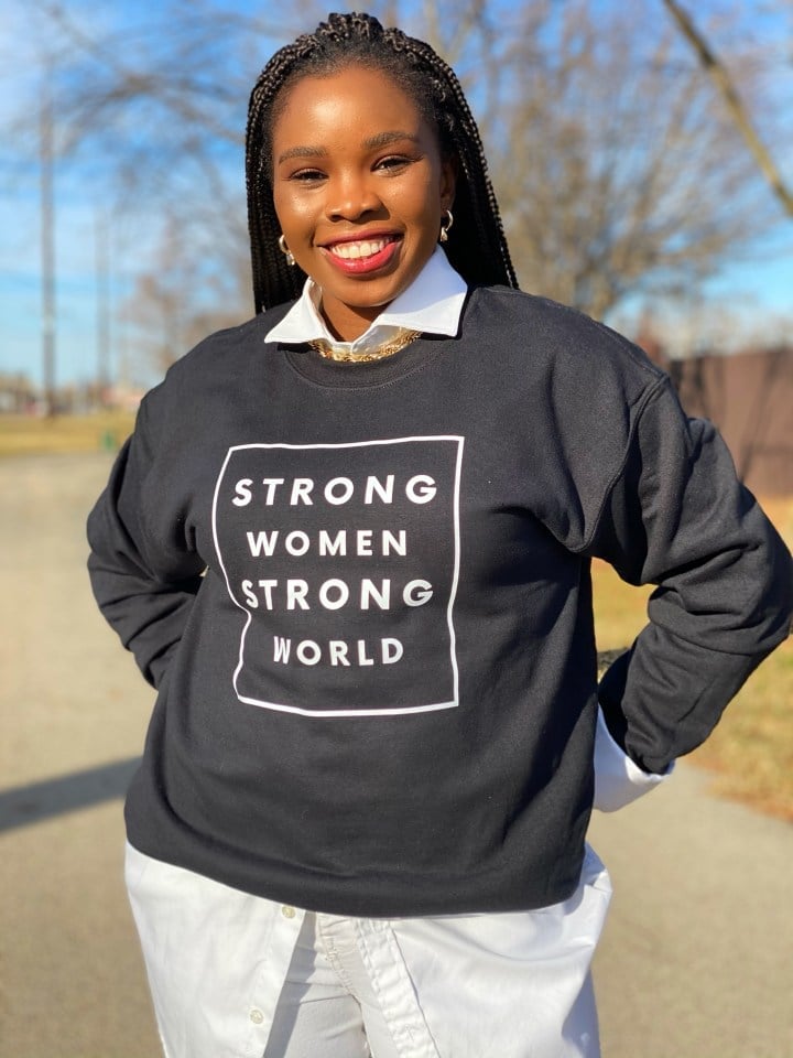 Black Graphic Sweatshirt Over Collared Shirt — Trendy Sweatshirt Outfits Women