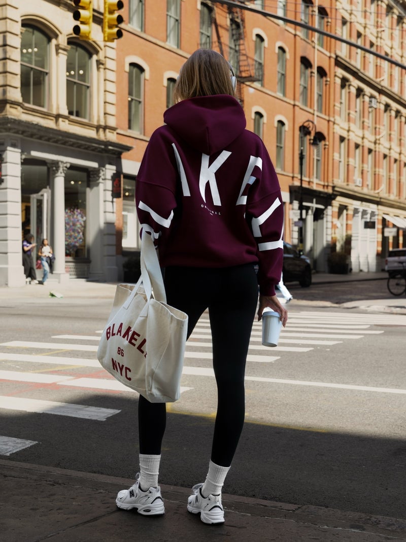 Pink Oversized Sweatshirt with Collegiate Graphic — Trendy Sweatshirt Outfits Women