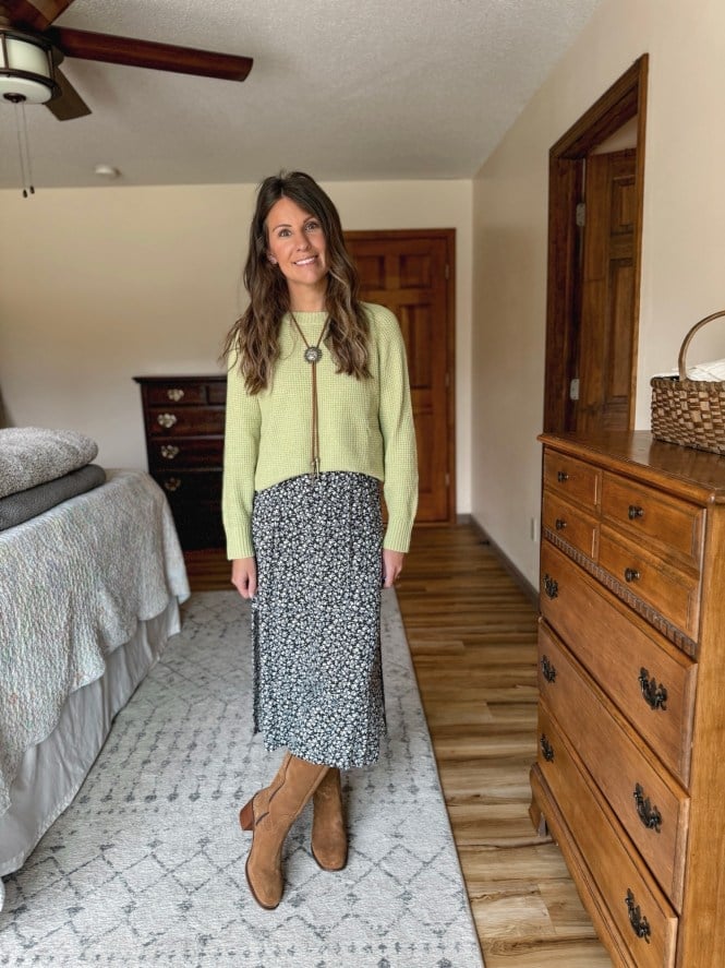 Floral Midi Skirt With Crew Neck Sweater Floral Midi Skirt With Crew Neck Sweater — Trendy Teacher Outfits Elementary