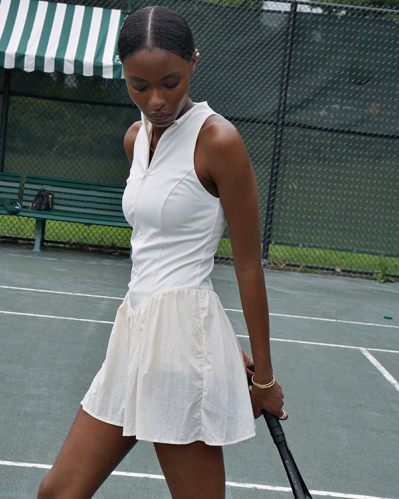 White Sweatshirt and Pleated Skirt for Casual Style White Sweatshirt and Pleated Skirt for Casual Style — Trendy Tennis Outfits