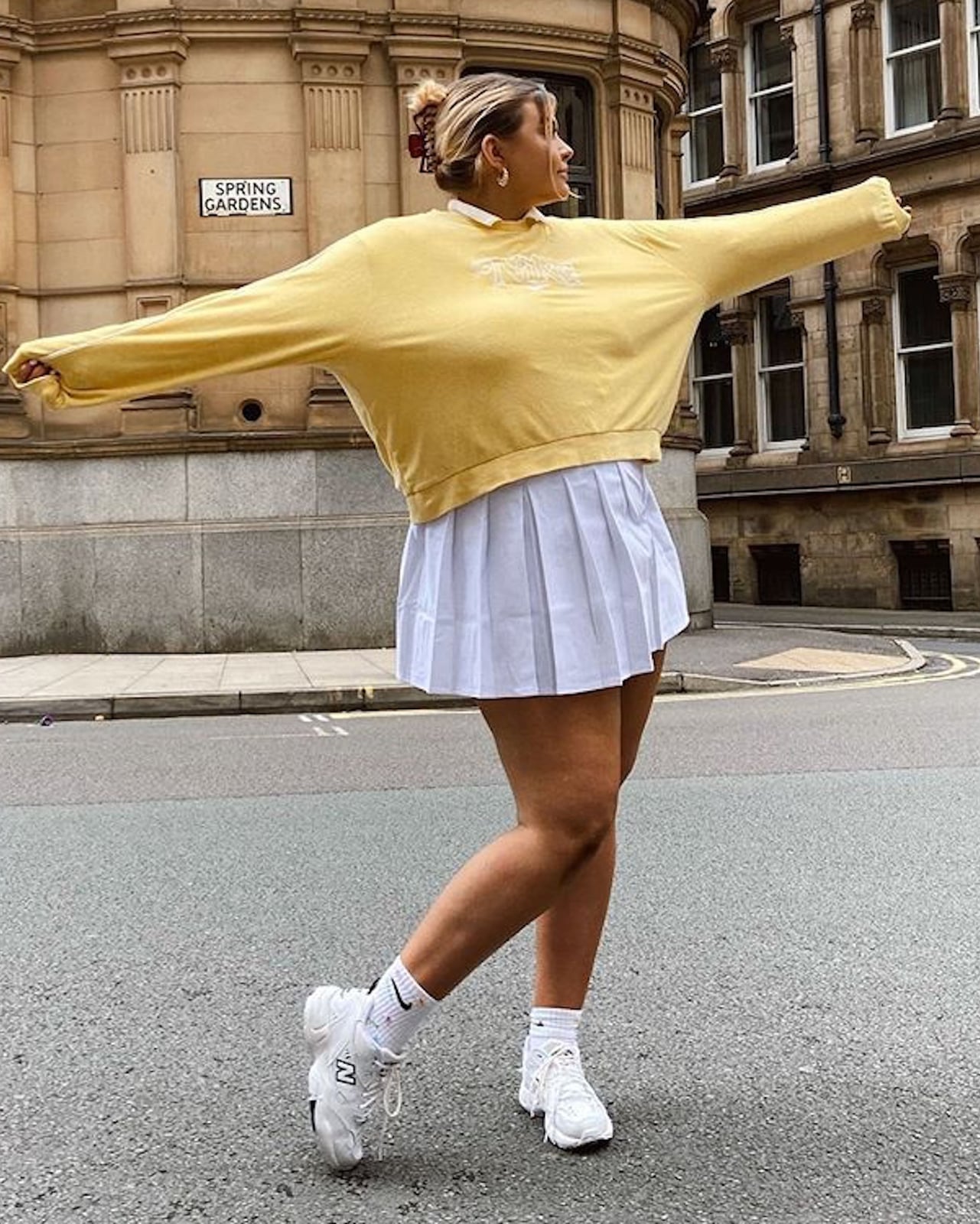 Cropped Sweatshirt and Pleated Skirt Cropped Sweatshirt and Pleated Skirt — Trendy Tennis Skirt Outfits