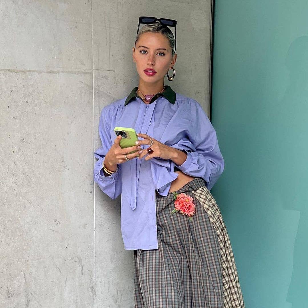 Oversized Shirt with a Plaid Skirt and Floral Accent, Close-Up Take Oversized Shirt with a Plaid Skirt and Floral Accent, Close-Up Take — Trendy Tomboy Outfits