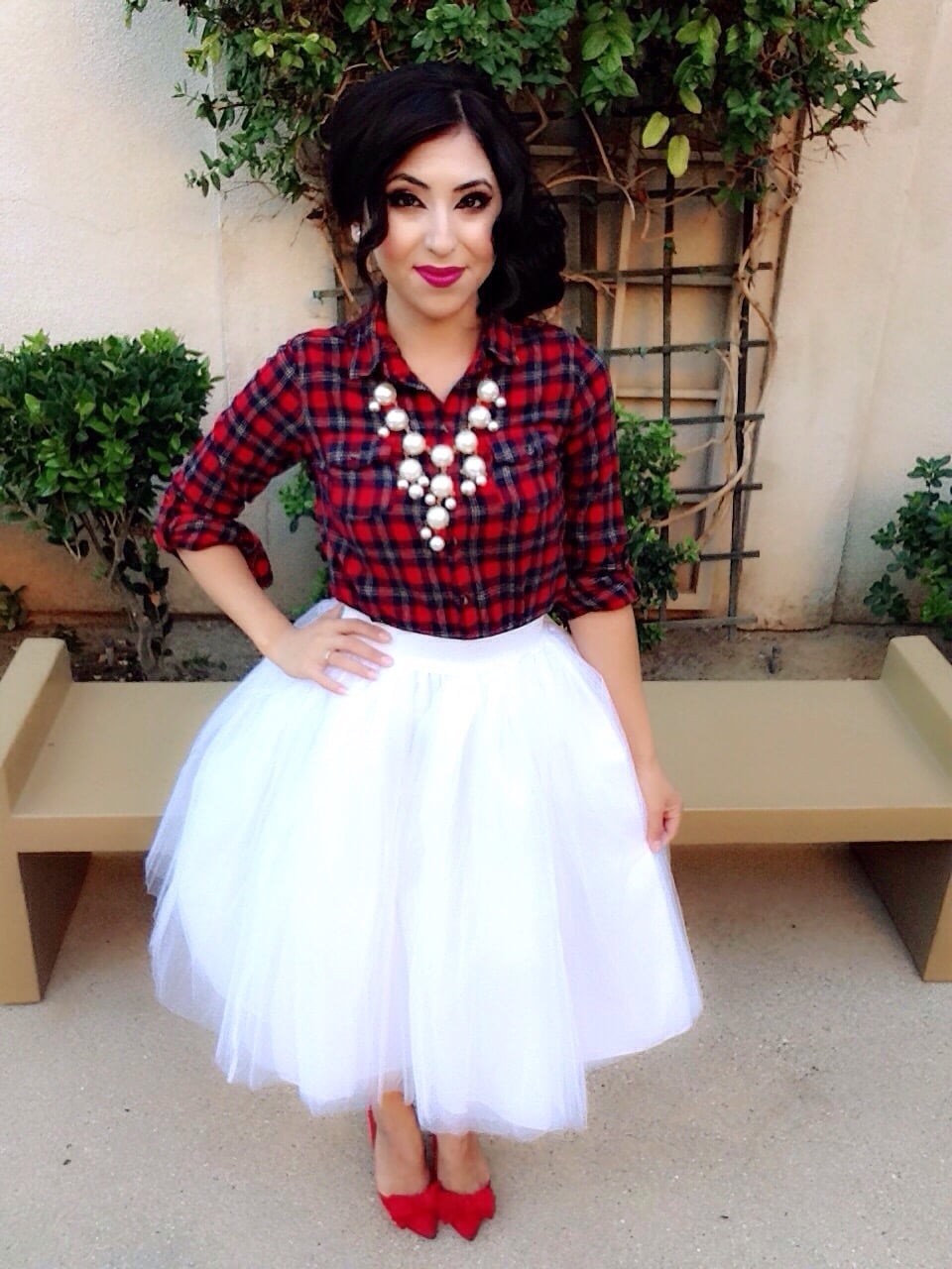 White Tulle Skirt With Plaid Shirt and Pearl Necklace — Trendy Tulle Skirt Outfits
